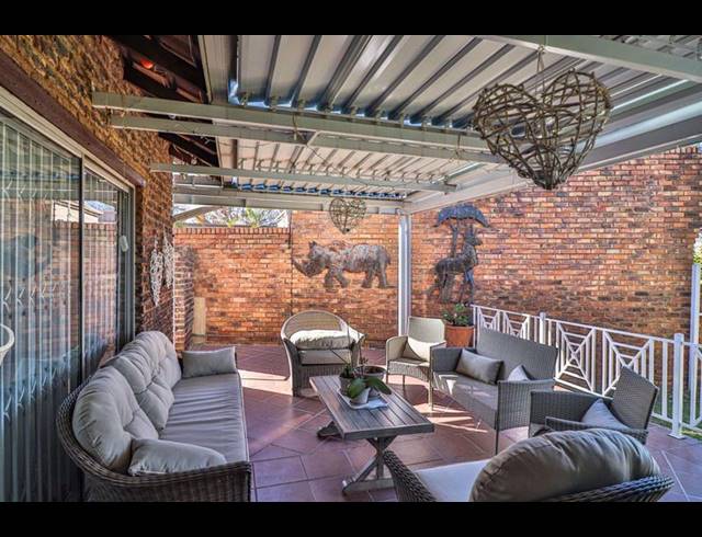 7 BEDROOM HOUSE FOR SALE IN GLENVISTA